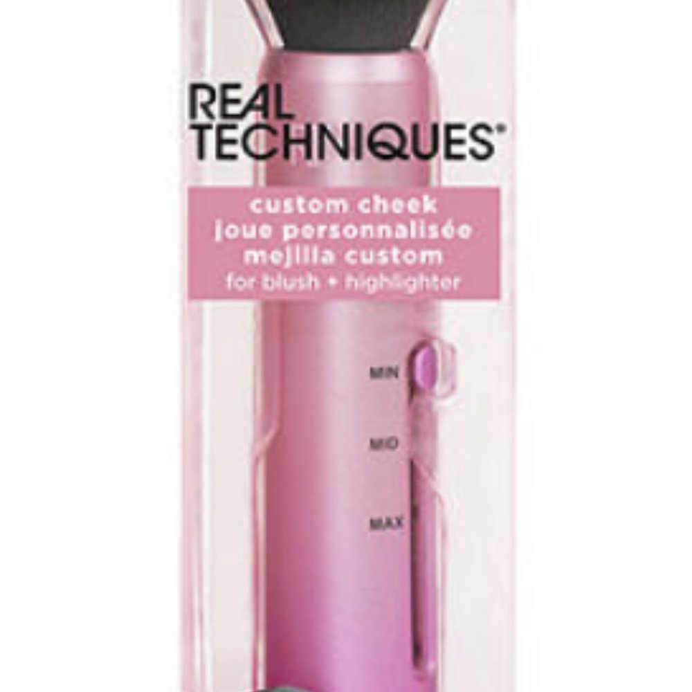 Real Techniques Custom Cheek Brush - New in the box
